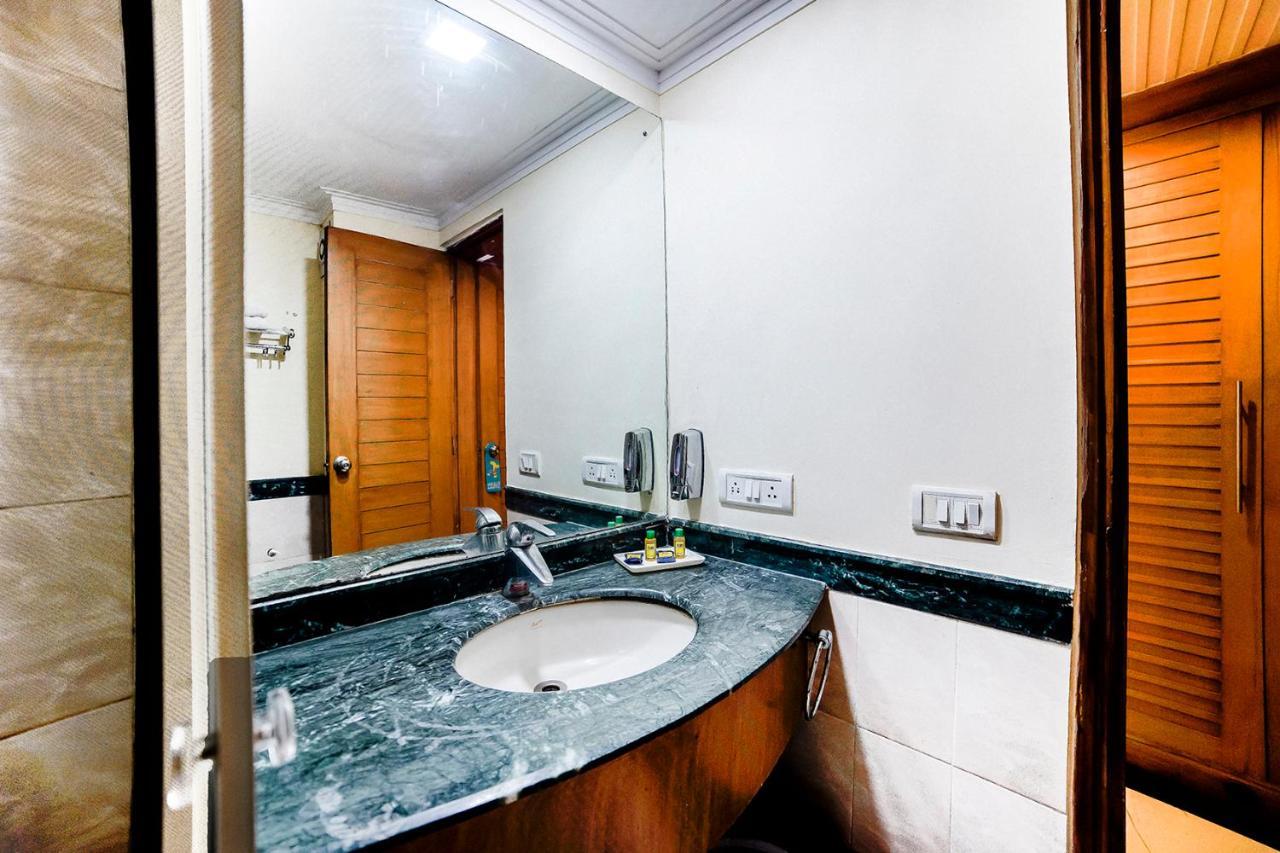 Fabhotel Bmk Grand New Delhi Exteriör bild